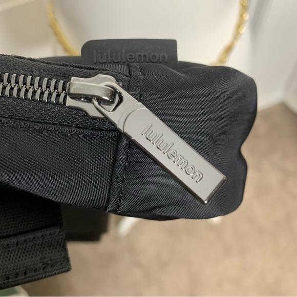 Lululemon Limited Edition Black Everywhere Belt Bag 1L Large Logo Sold Out - Picture 8 of 16